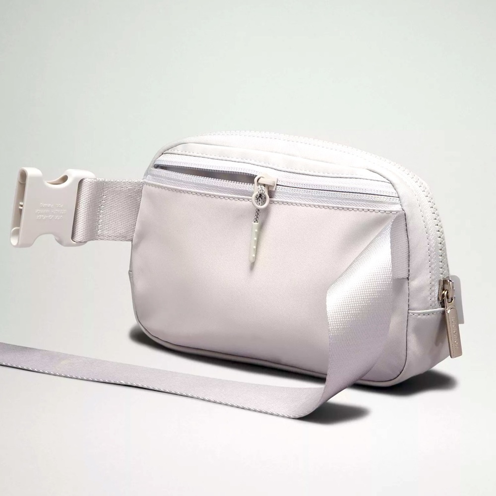 NWT LULULEMON 1L EVERYWHERE BELT BAG SILVER DROP w VAPOR PURPLE BLUE GREEN LOGO - Picture 4 of 6